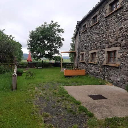 Maison Individuelle 4 Pers Cantal Chez Stephanie Et Michel Holiday home *