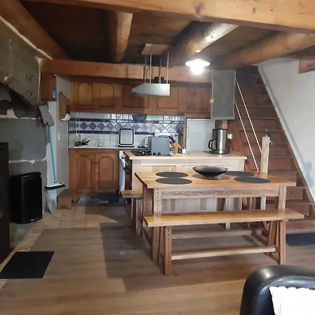 Maison Individuelle 4 Pers Cantal Chez Stephanie Et Michel Holiday home Sainte-Anastasie (Cantal)